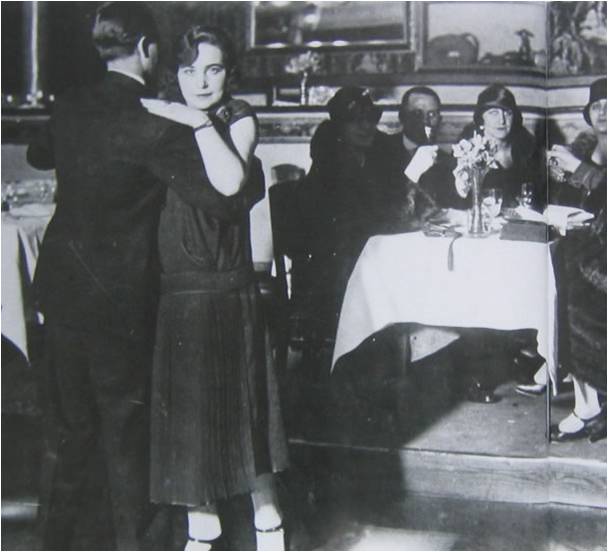 Un couple dans un cabaret portègne en 1924