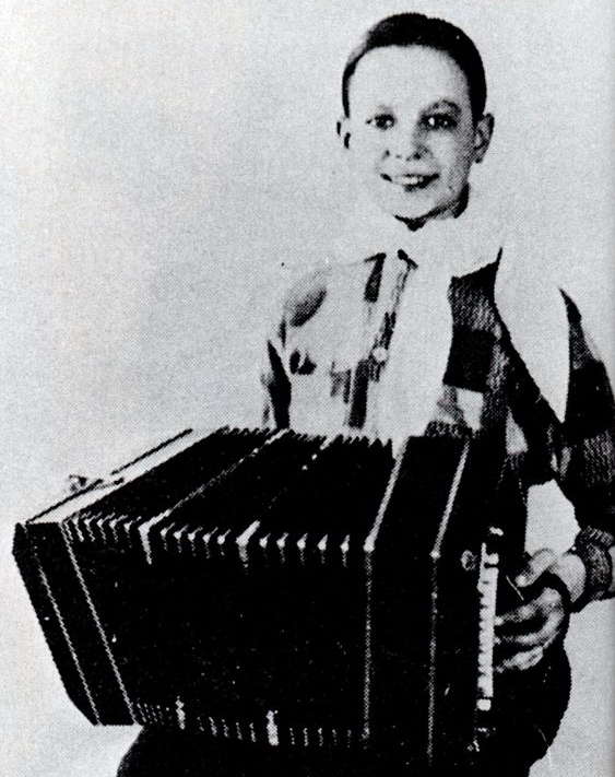 Piazzolla à 12 ans avec son bandonéon